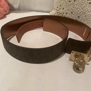 Womens Michael Kors medium belt